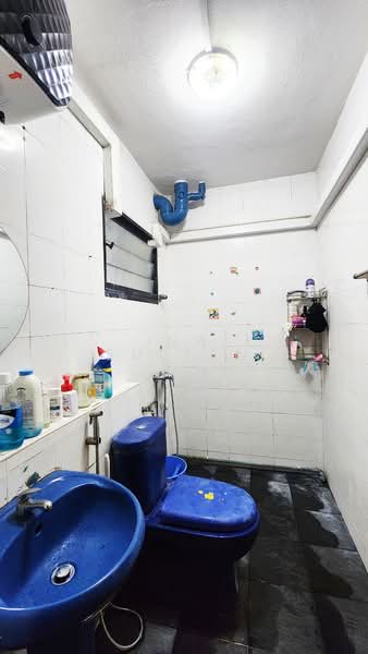 797 Woodlands Drive 72 HDB Flat For Sale at S$ 880,000 | PropertyGuru Singapore - Bathroom