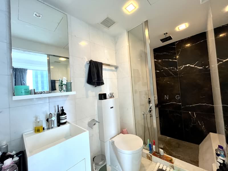 Vida Condominium For Sale at S$ 1,300,000 | PropertyGuru Singapore - Bathroom