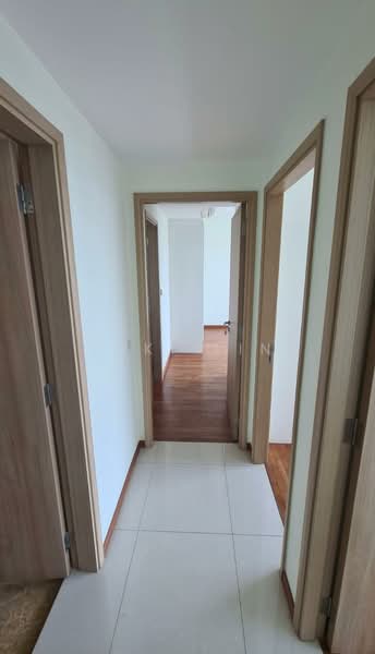 Caspian, 50 Lakeside Drive, 3 Bedrooms, 1,100 sqft, Condominium For Rent, by Yuki Lin, 500065493 - Corridor - PropertyGuru.com.sg