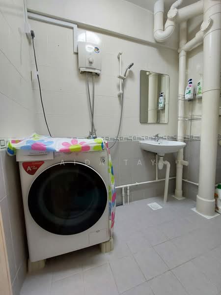 336 Jurong East Avenue 1, 336 Jurong East Avenue 1, Room Rental, 150 sqft, HDB Flat For Rent, by Aida Tay, 500065495 - Bathroom - PropertyGuru.com.sg