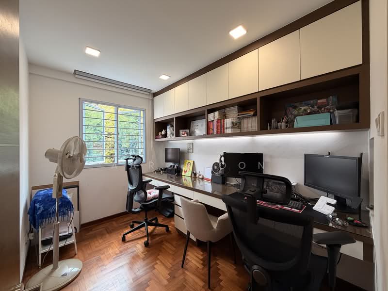 🏡 Renovated Semi Detached in Cul De Sac - Quiet Facing Semi-Detached House For Sale at S$ 5,000,000 | PropertyGuru Singapore - Study