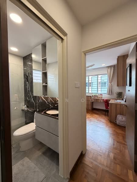 🏡 Renovated Semi Detached in Cul De Sac - Quiet Facing Semi-Detached House For Sale at S$ 5,000,000 | PropertyGuru Singapore - Bathroom