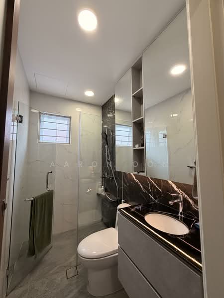 🏡 Renovated Semi Detached in Cul De Sac - Quiet Facing Semi-Detached House For Sale at S$ 5,000,000 | PropertyGuru Singapore - Bathroom