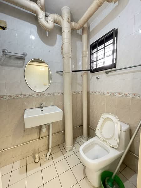 8 Cantonment Close, 8 Cantonment Close, 2 Bedrooms, 645 sqft, HDB Flat For Rent, by Eugene Quek, 500065507 - Bathroom - PropertyGuru.com.sg