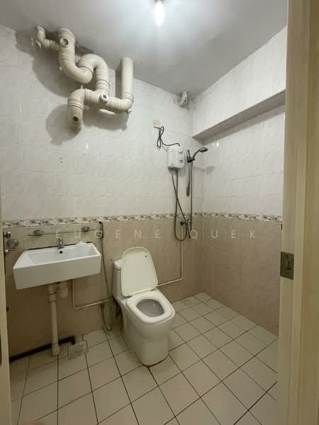 8 Cantonment Close, 8 Cantonment Close, 2 Bedrooms, 645 sqft, HDB Flat For Rent, by Eugene Quek, 500065507 - Master bath room - PropertyGuru.com.sg