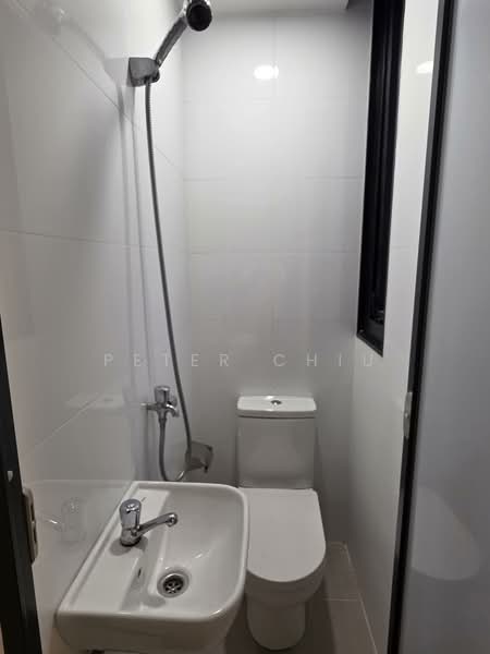 River Isles Condominium For Sale at S$ 1,750,000 | PropertyGuru Singapore - Yard Bathroom