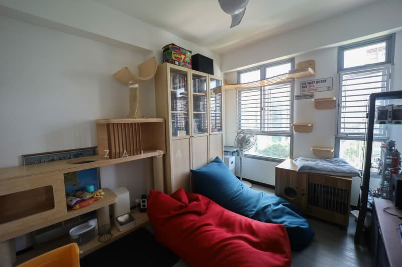 684A Edgedale Plains HDB Flat For Sale at S$ 720,000 | PropertyGuru Singapore - Living Room