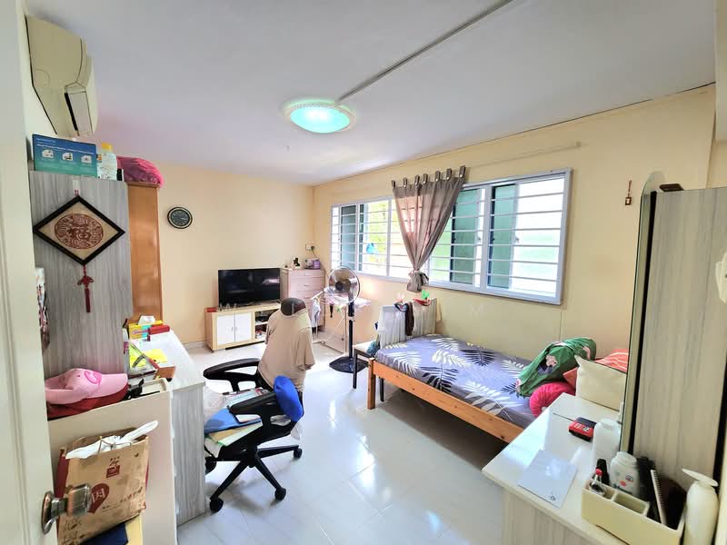 644 Yishun Street 61 HDB Flat For Sale at S$ 720,000 | PropertyGuru Singapore - Bedroom