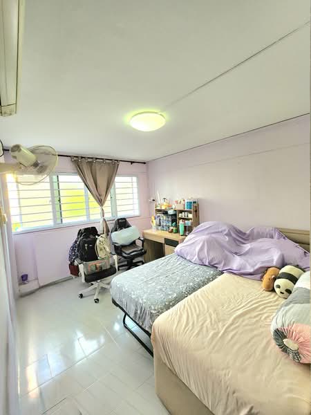 644 Yishun Street 61 HDB Flat For Sale at S$ 720,000 | PropertyGuru Singapore - Bedroom