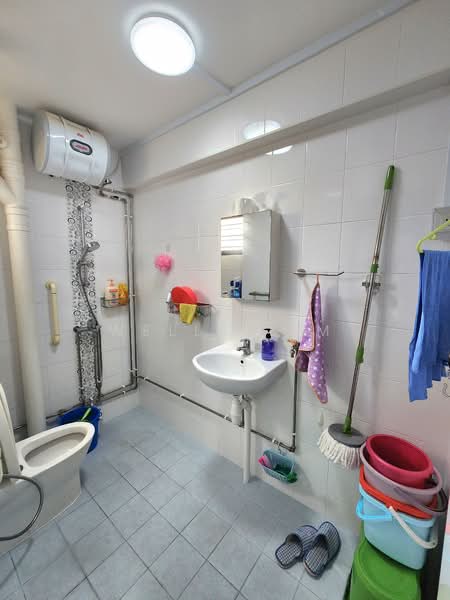 644 Yishun Street 61 HDB Flat For Sale at S$ 720,000 | PropertyGuru Singapore - Bathroom