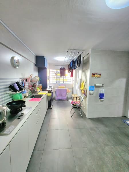 644 Yishun Street 61 HDB Flat For Sale at S$ 720,000 | PropertyGuru Singapore - Kitchen