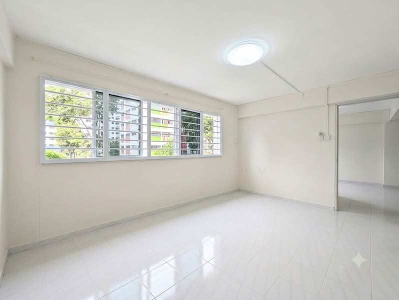 644 Yishun Street 61, 644 Yishun Street 61, 3 Bedrooms, 1,302 sqft, HDB Flat For Sale, by Wells Lim, 500065543 - Living Room - PropertyGuru.com.sg