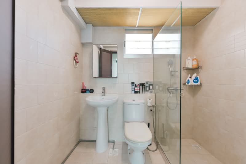 70B Telok Blangah Heights HDB Flat For Sale at S$ 999,999 | PropertyGuru Singapore - Bathroom