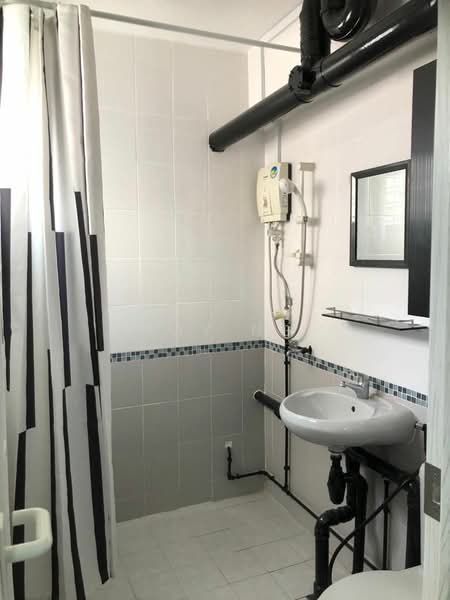 117 Yishun Ring Road, 117 Yishun Ring Road, 2 Bedrooms, 750 sqft, HDB Flat For Rent, by Ray Ng, 500065653 - Bathroom - PropertyGuru.com.sg