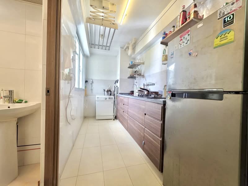408B Northshore Drive HDB Flat For Sale at S$ 428,888 | PropertyGuru Singapore - Kitchen