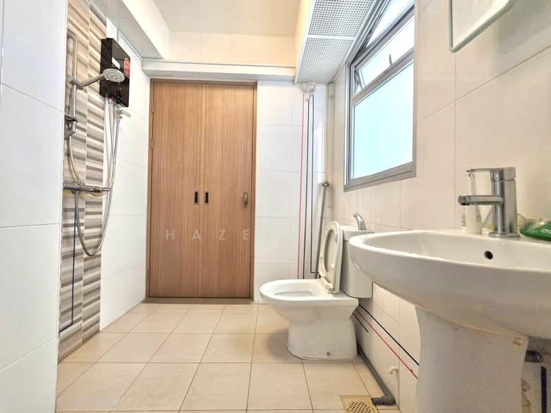 408B Northshore Drive HDB Flat For Sale at S$ 428,888 | PropertyGuru Singapore - Bathroom