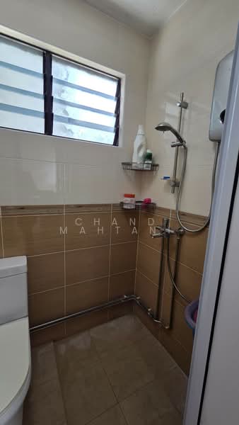 165 Bedok South Road HDB Flat For Sale at S$ 620,000 | PropertyGuru Singapore - Bathroom