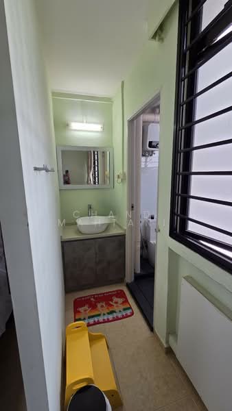 165 Bedok South Road HDB Flat For Sale at S$ 620,000 | PropertyGuru Singapore - Bathroom