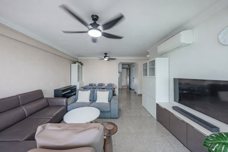 604 Senja Road HDB Flat For Sale at S$ 900,000 | PropertyGuru Singapore - Living Room