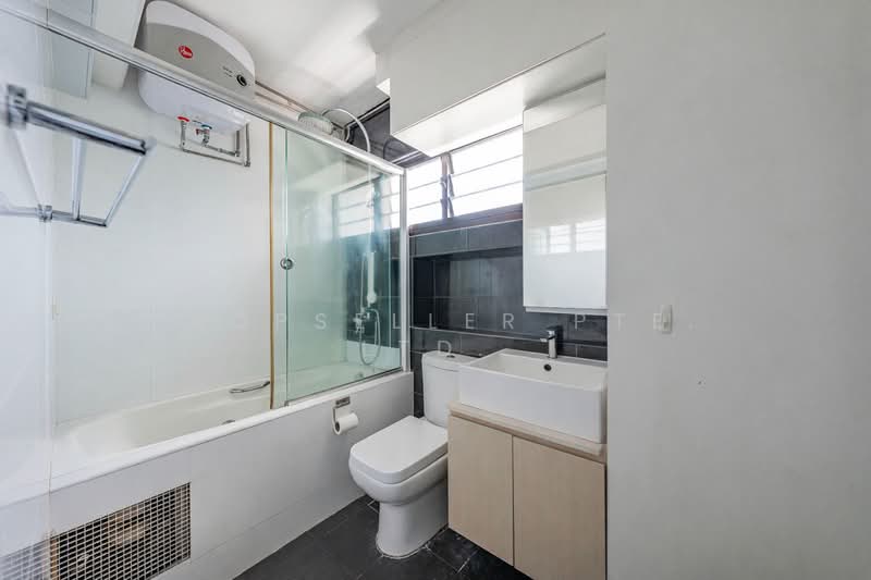 604 Senja Road HDB Flat For Sale at S$ 900,000 | PropertyGuru Singapore - Bathroom