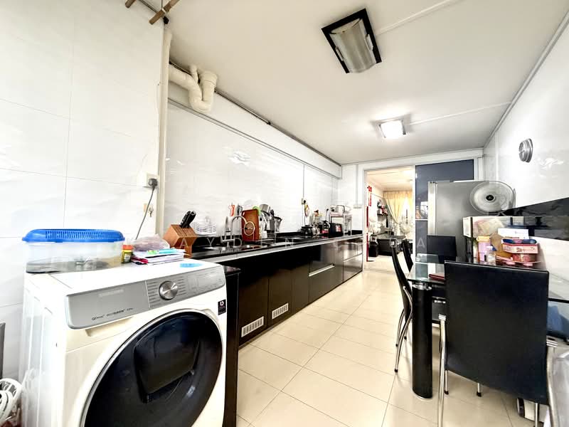 Ang Mo Kio Ave 5 HDB Flat For Sale at S$ 430,000 | PropertyGuru Singapore - Kitchen