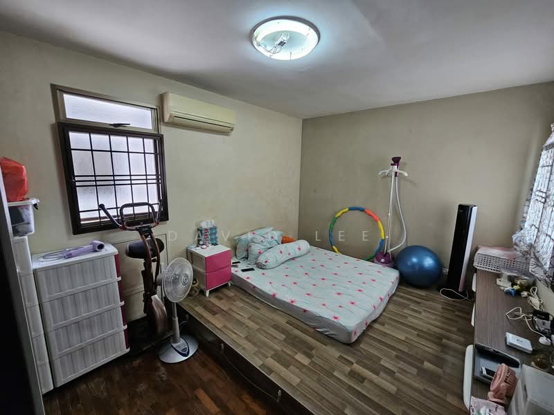 676A Jurong West Street 64 HDB Flat For Sale at S$ 558,000 | PropertyGuru Singapore - Bedroom