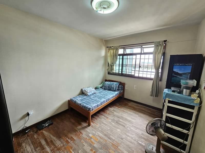 676A Jurong West Street 64 HDB Flat For Sale at S$ 558,000 | PropertyGuru Singapore - Bedroom