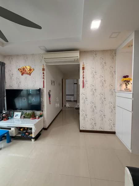 508A Yishun Avenue 4 HDB Flat For Sale at S$ 550,000 | PropertyGuru Singapore - Living Room