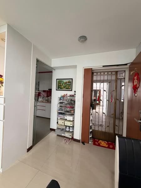508A Yishun Avenue 4 HDB Flat For Sale at S$ 550,000 | PropertyGuru Singapore - Kitchen