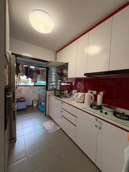 508A Yishun Avenue 4 HDB Flat For Sale at S$ 550,000 | PropertyGuru Singapore - Kitchen