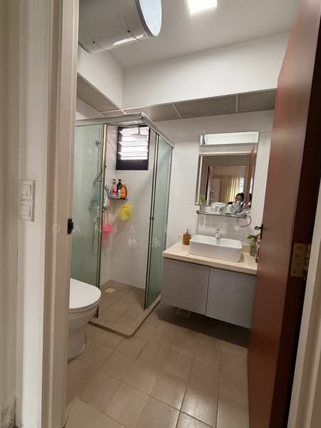 508A Yishun Avenue 4 HDB Flat For Sale at S$ 550,000 | PropertyGuru Singapore - Bathroom