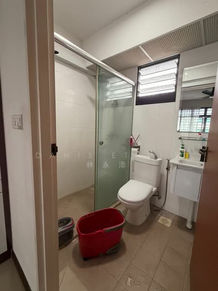 508A Yishun Avenue 4 HDB Flat For Sale at S$ 550,000 | PropertyGuru Singapore - Bathroom