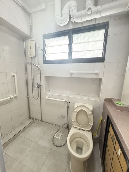 For Sale - 735 Woodlands Circle