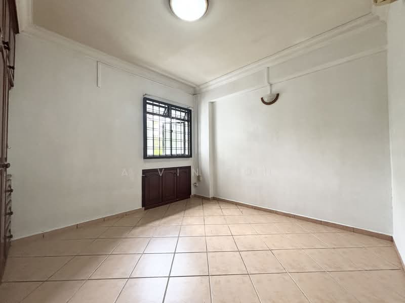 For Sale - 735 Woodlands Circle