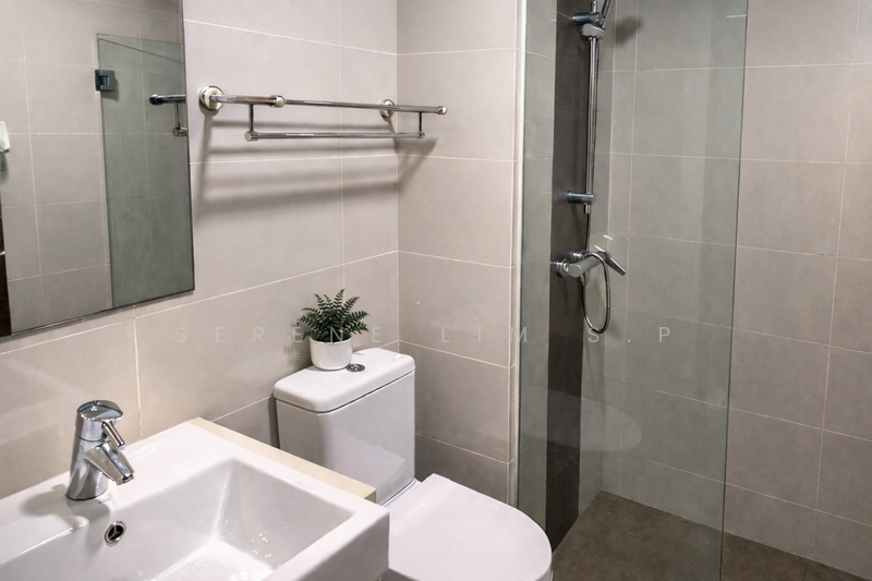 Watercolours, 25 Pasir Ris Link, 3 Bedrooms, 969 sqft, Executive Condominium For Rent, by Serene Lim S.P, 500065730 - Bathroom - PropertyGuru.com.sg