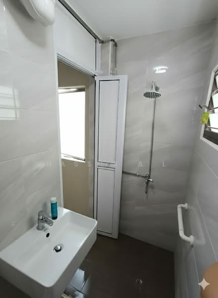 132 Cashew Road HDB Flat For Sale at S$ 545,000 | PropertyGuru Singapore - Bathroom