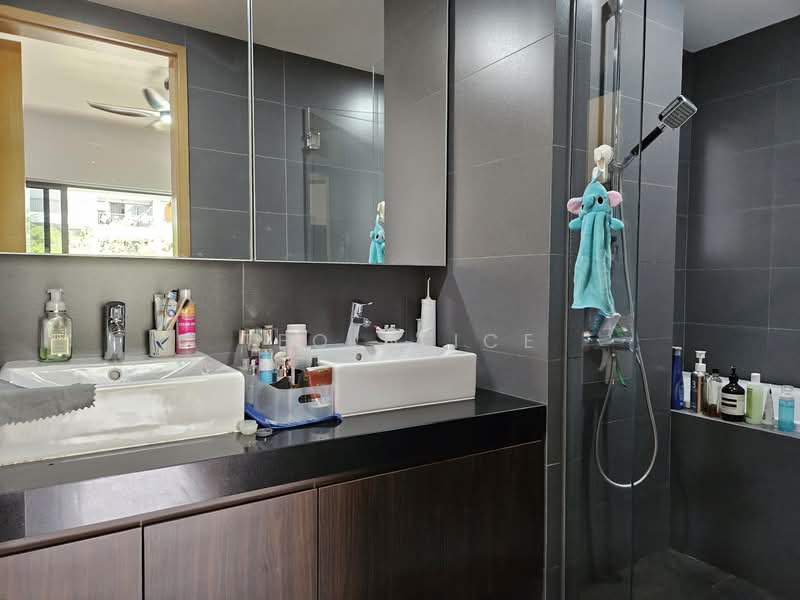 Meadows @ Peirce Condominium For Sale at S$ 3,350,000 | PropertyGuru Singapore - Master Bathroom