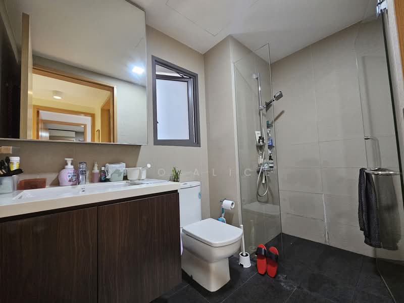 Meadows @ Peirce Condominium For Sale at S$ 3,350,000 | PropertyGuru Singapore - Bathroom