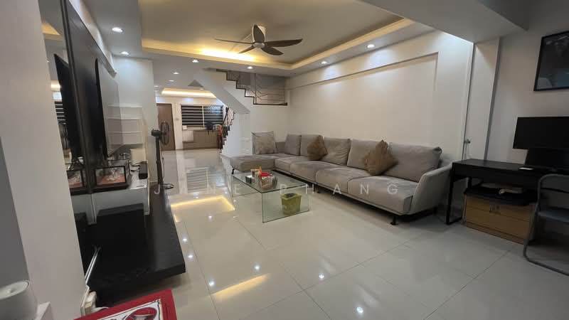906 Jurong West Street 91 HDB Flat For Sale at S$ 728,888 | PropertyGuru Singapore - Living Room