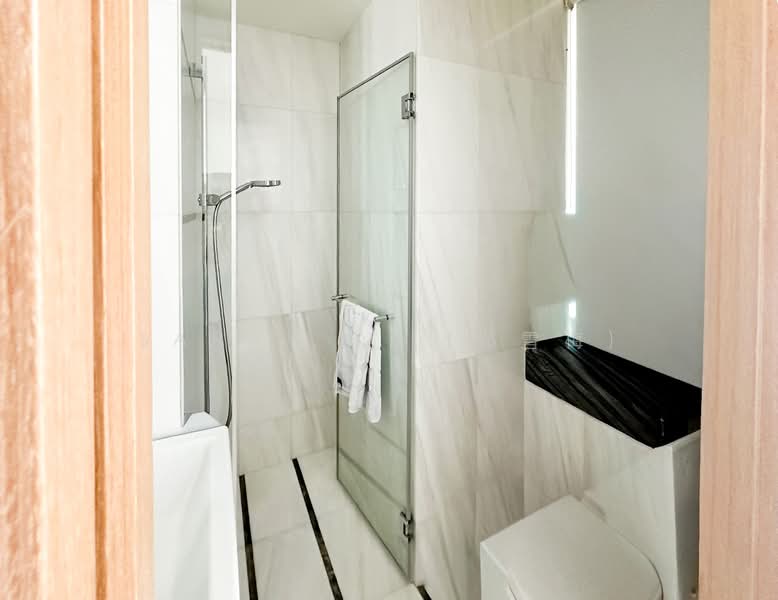 The Vermont On Cairnhill Apartment For Sale at S$ 5,280,000 | PropertyGuru Singapore - Bathroom