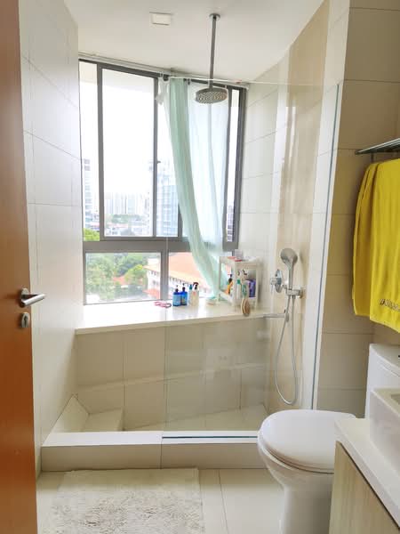 Beacon Heights Condominium For Sale at S$ 1,680,000 | PropertyGuru Singapore - Master Bathroom
