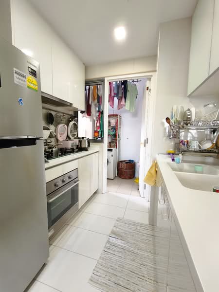 Beacon Heights Condominium For Sale at S$ 1,680,000 | PropertyGuru Singapore - Kitchen & Yard