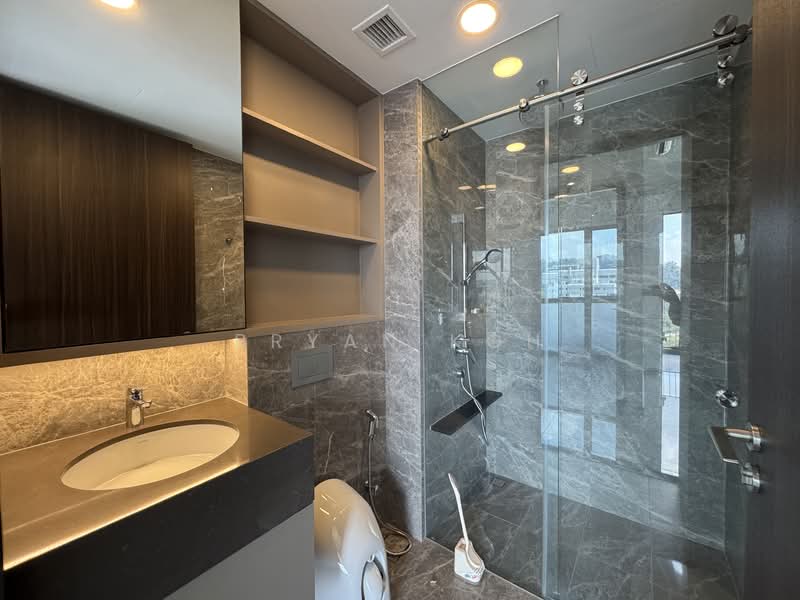 The LINQ @ Beauty World, 118 Upper Bukit Timah Road, 2 Bedrooms, 614 sqft, Condominium For Rent, by Bryan Koh, 500065781 - Bathroom - PropertyGuru.com.sg