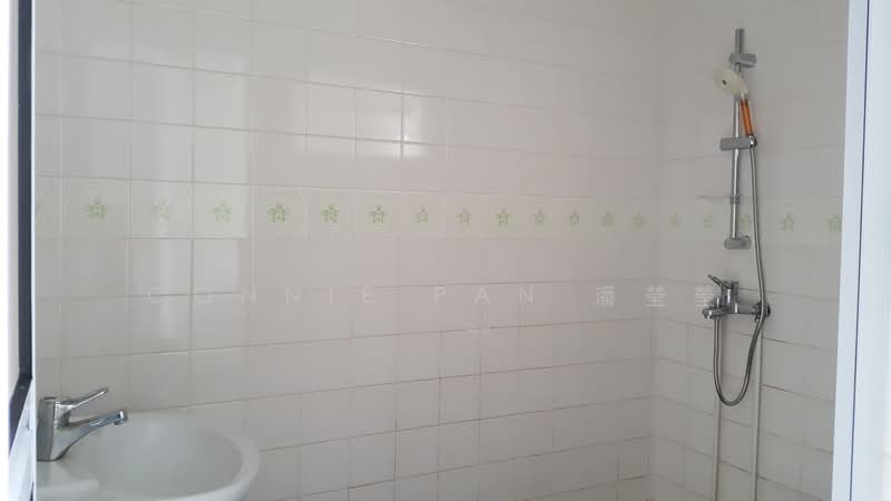 359 Tampines Street 34, 359 Tampines Street 34, 4 Bedrooms, 1,356 sqft, HDB Flat For Rent, by Connie Pan 潘瑩瑩, 500065783 - Bathroom - PropertyGuru.com.sg