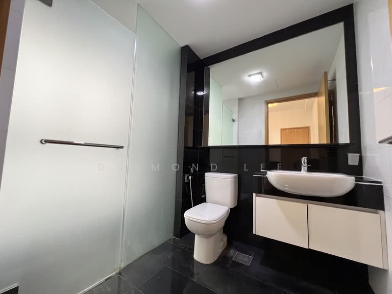 SkySuites 17 Apartment For Sale at S$ 750,000 | PropertyGuru Singapore - Bathroom