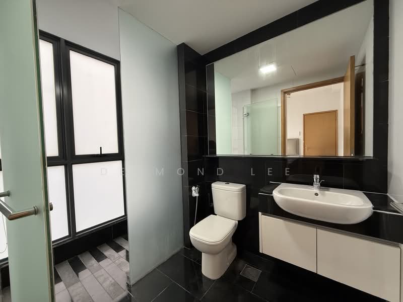 SkySuites 17, 17 Jalan Rajah, 1 Bedroom, 366 sqft, Apartment For Sale, by Desmond Lee, 500065785 - Bathroom - PropertyGuru.com.sg