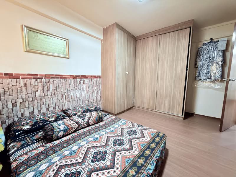 82 Commonwealth Close HDB Flat For Sale at S$ 330,000 | PropertyGuru Singapore - Bedroom