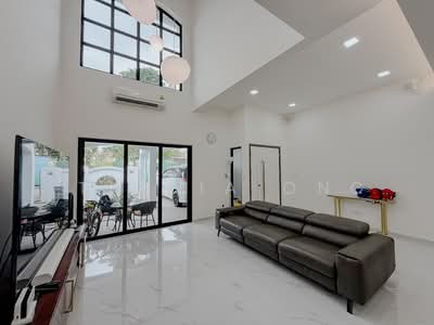 For Sale - Best Value Large Renovated 3 Sty Inter Terrace, Full Unblocked, 100% move in!