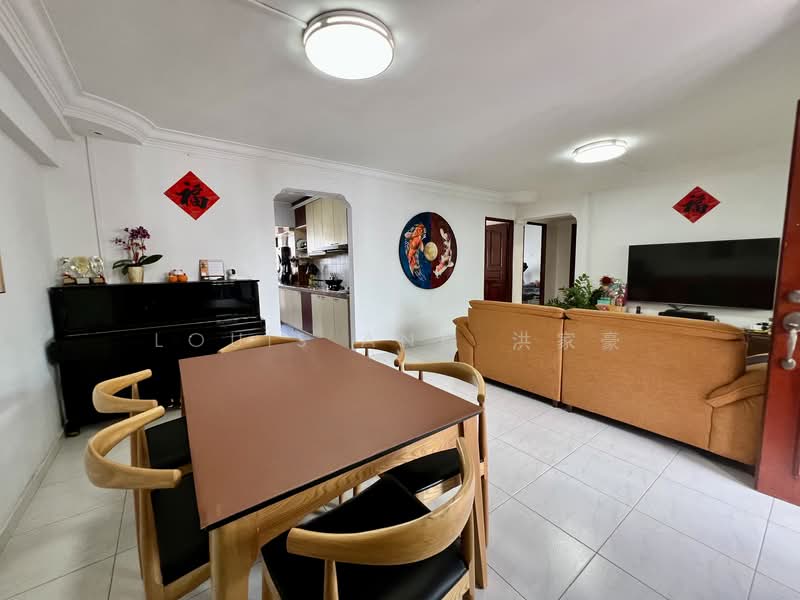 447 Choa Chu Kang Avenue 4 HDB Flat For Sale at S$ 560,000 | PropertyGuru Singapore - Living Room