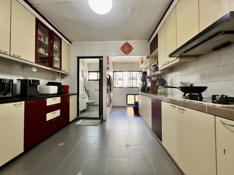 447 Choa Chu Kang Avenue 4 HDB Flat For Sale at S$ 560,000 | PropertyGuru Singapore - Kitchen